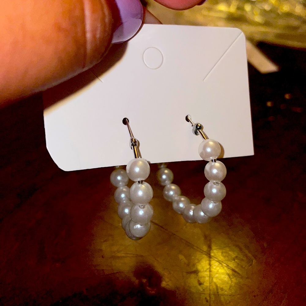 Pearl hoops earrings